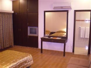 Mirage Hotel Лахор Экстерьер фото